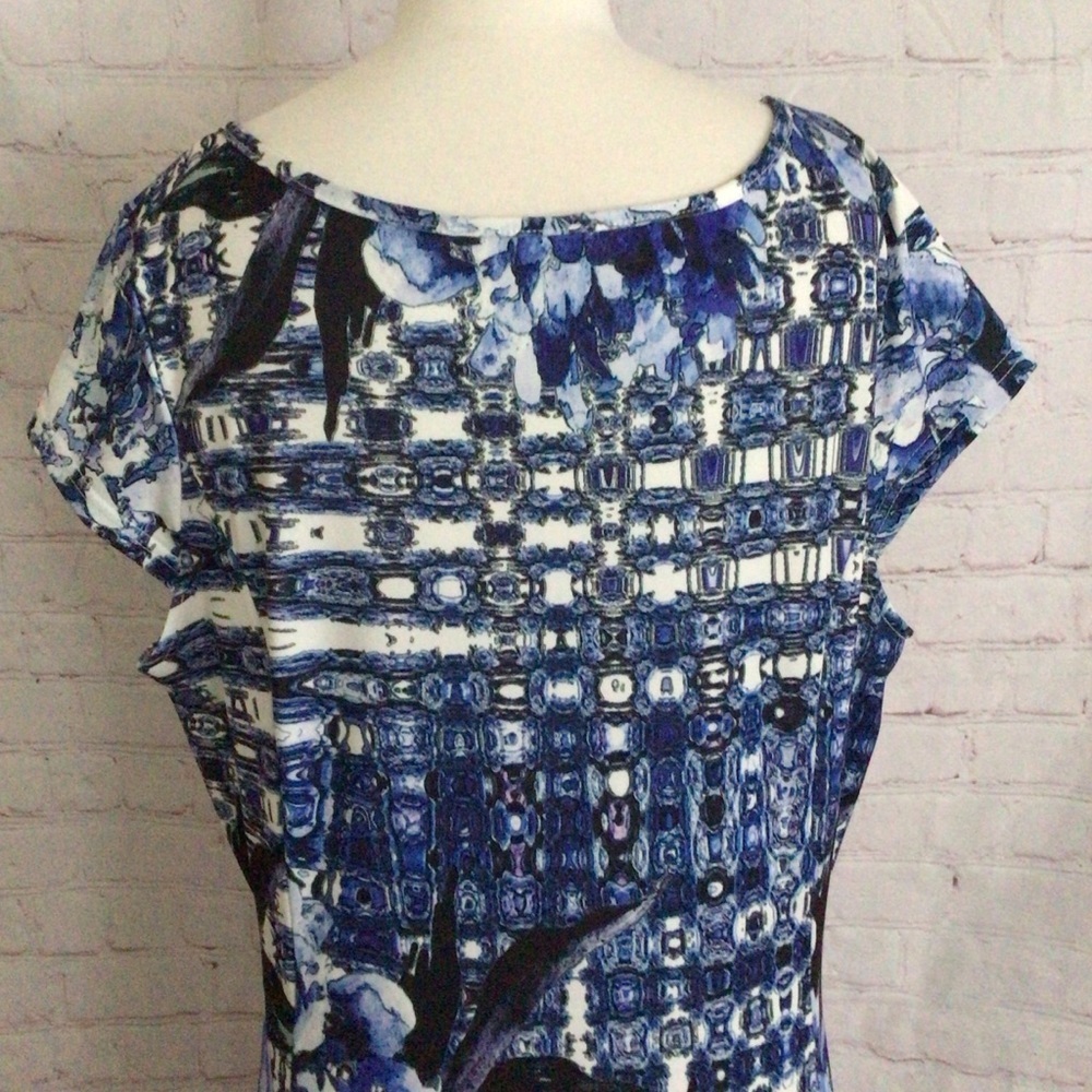 Lily by Firmiana Blue and White Floral Short Sleeve Dress - Size XL - Picture 6 of 9